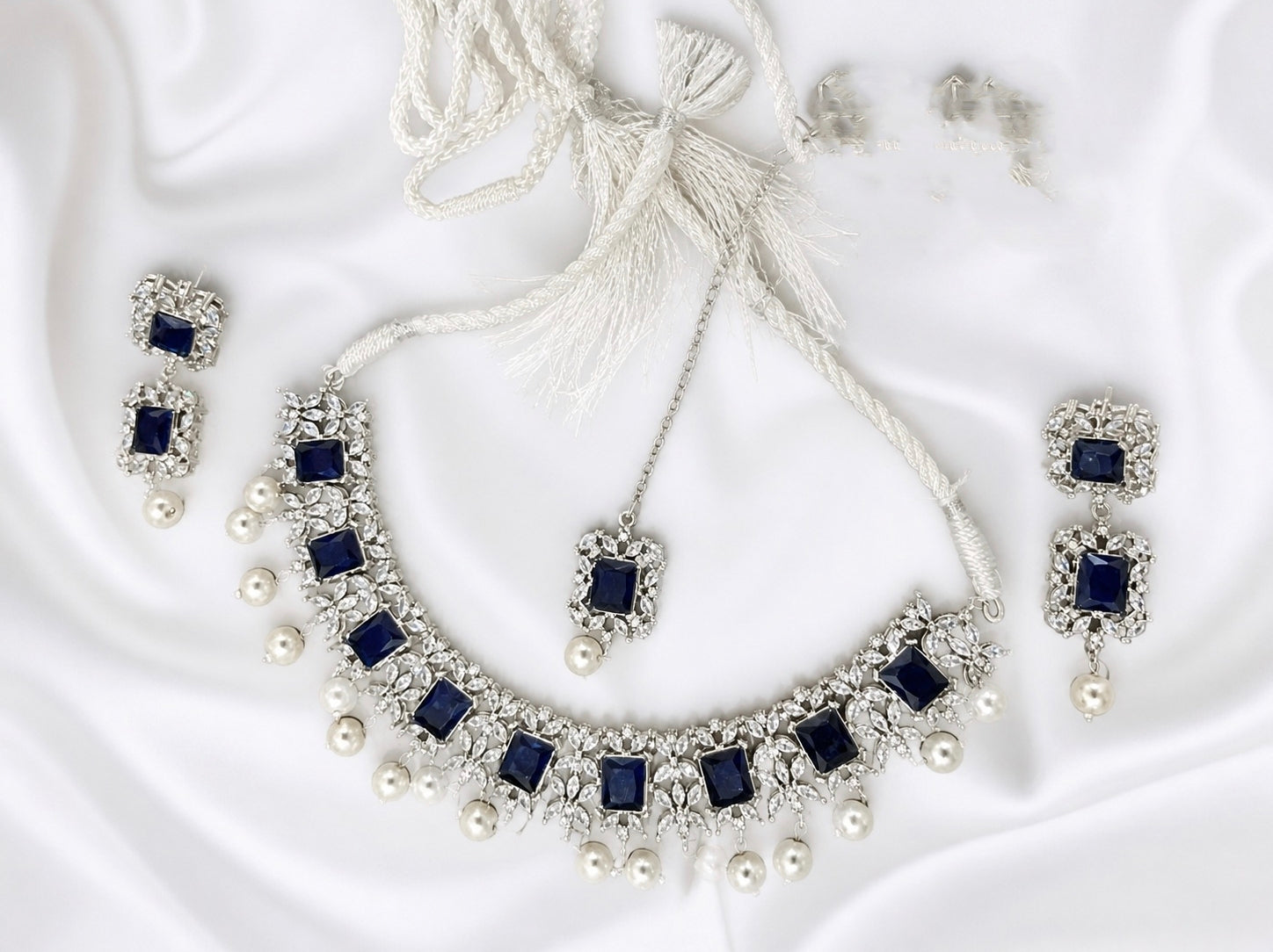 Necklace with ear rings and bindi